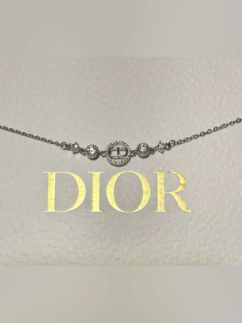 Stunning Necklace in Silvertone